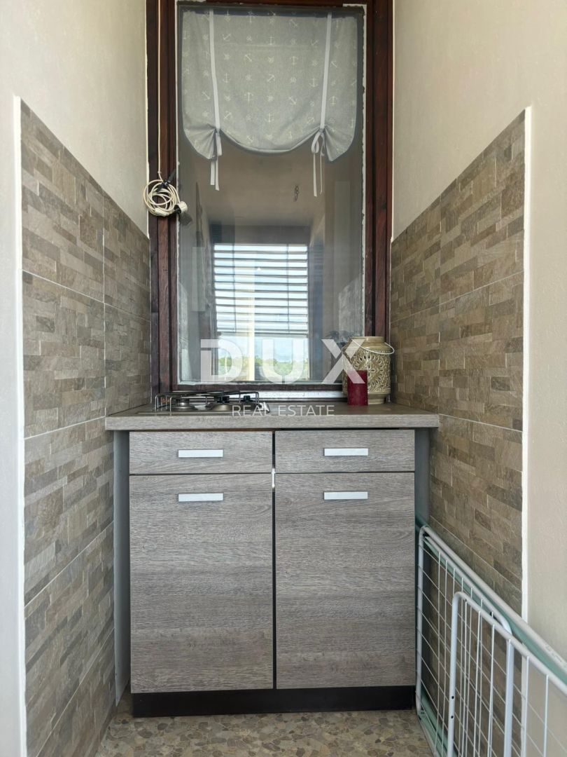 ISTRIA, PARENZO - Appartamento con due camere da letto e vista mare per sempre!