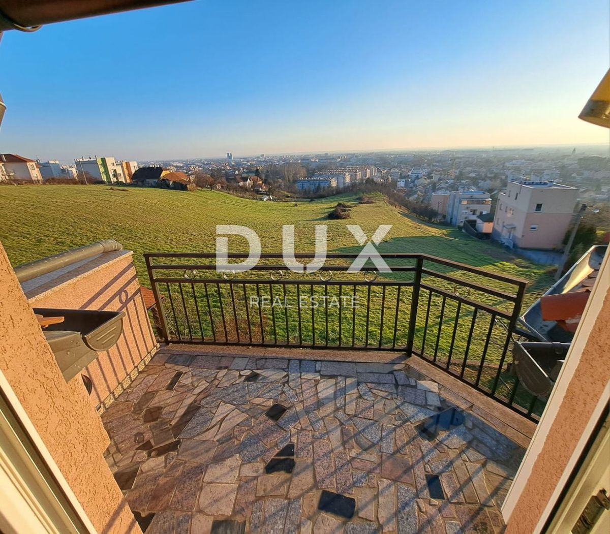 ZAGABRIA, STENJEVEC - Spazioso appartamento in zona tranquilla con vista meravigliosa!