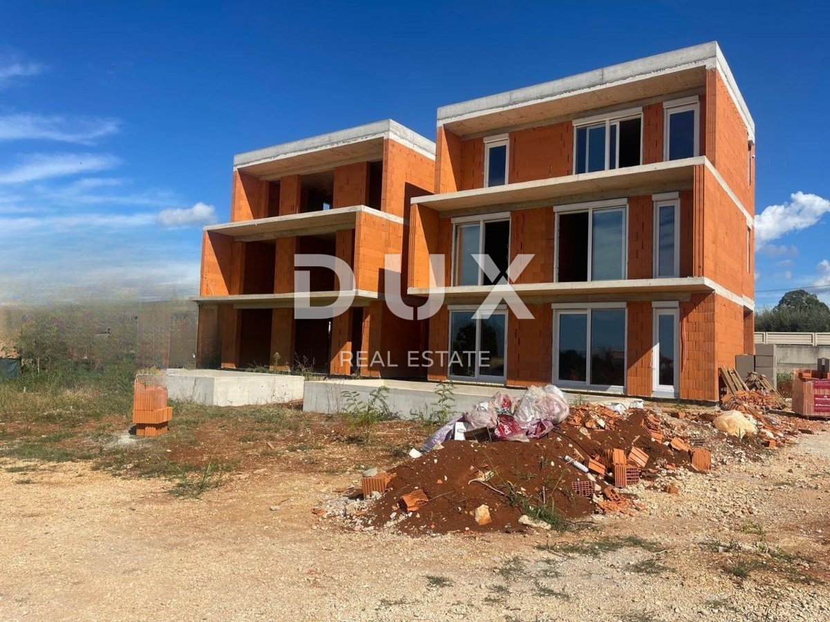 ISTRIA, PARENZO - Casa in costruzione con vista mare