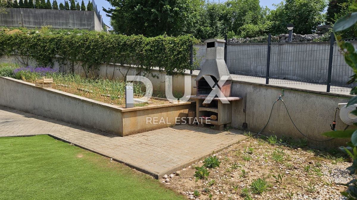 KASTAV - nuovo edificio, bellissimo appartamento di 111 m2 con 3 camere da letto + soggiorno e giardino