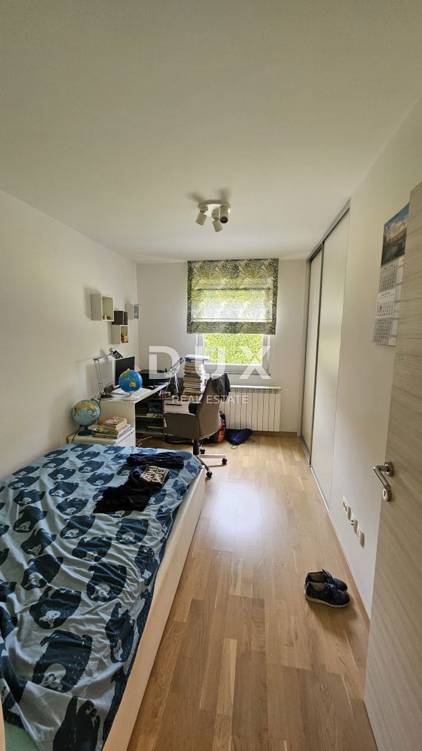KASTAV - nuovo edificio, bellissimo appartamento di 111 m2 con 3 camere da letto + soggiorno e giardino