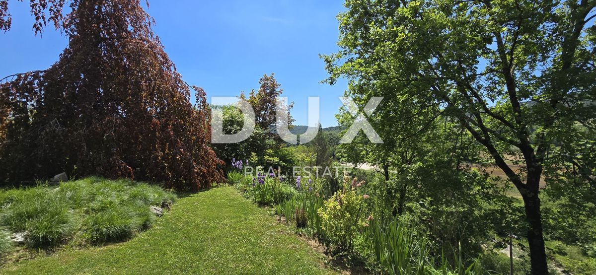 ISTRIA, PAZIN - Casa familiare immersa nella natura con un giardino curato, vista sul verde