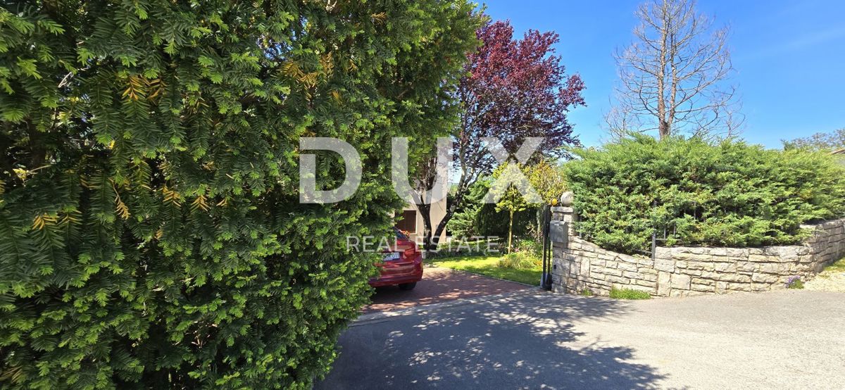 ISTRIA, PAZIN - Casa familiare immersa nella natura con un giardino curato, vista sul verde