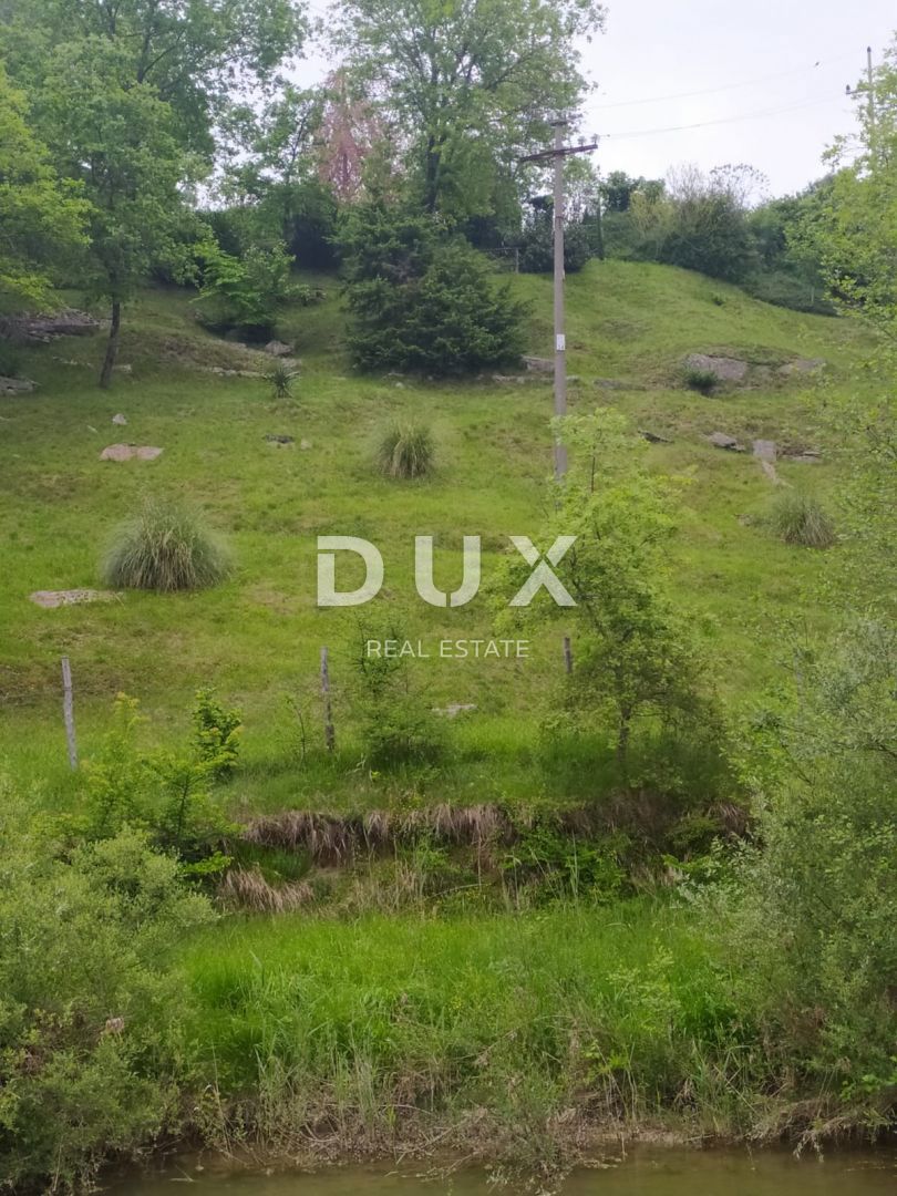 ISTRIA, PAZIN - Casa familiare immersa nella natura con un giardino curato, vista sul verde