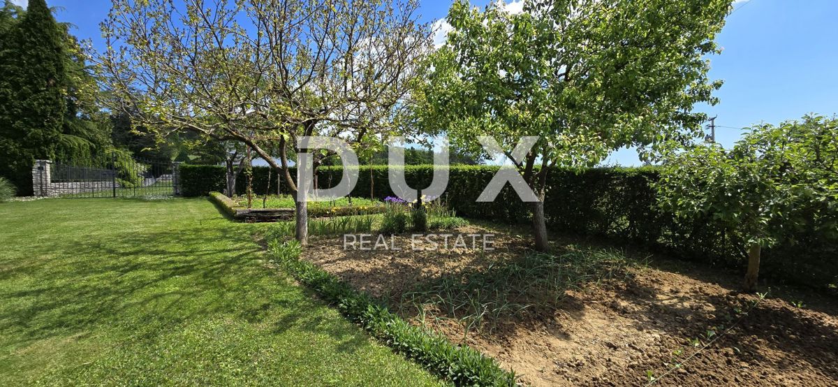 ISTRIA, PAZIN - Casa familiare immersa nella natura con un giardino curato, vista sul verde