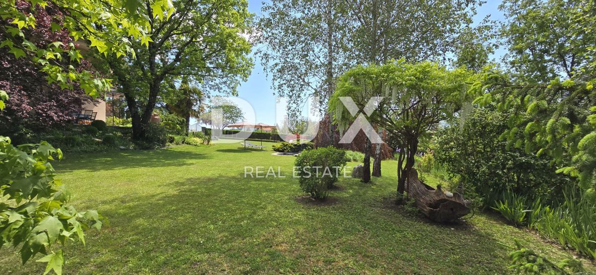 ISTRIA, PAZIN - Casa familiare immersa nella natura con un giardino curato, vista sul verde