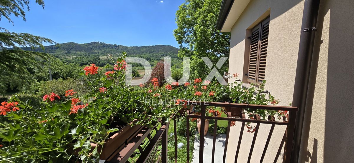 ISTRIA, PAZIN - Casa familiare immersa nella natura con un giardino curato, vista sul verde