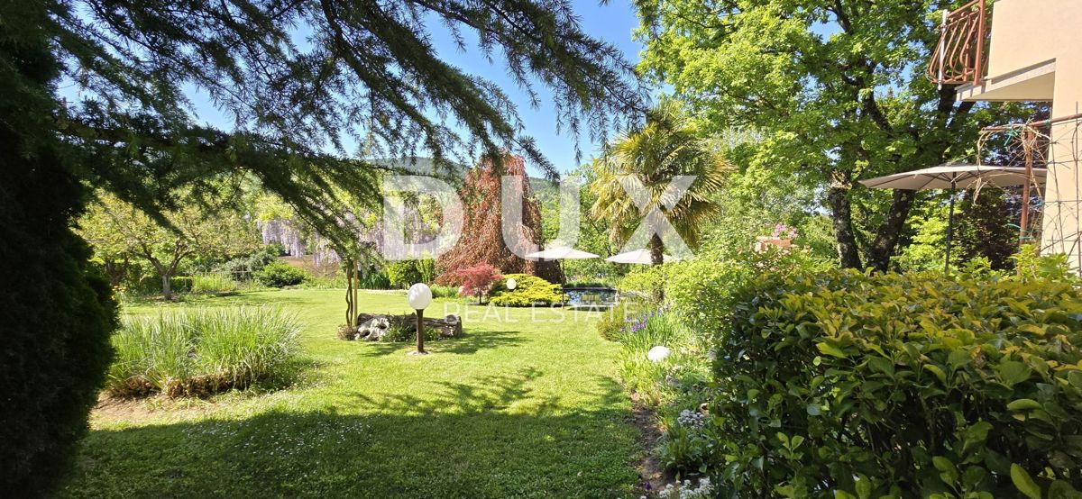 ISTRIA, PAZIN - Casa familiare immersa nella natura con un giardino curato, vista sul verde