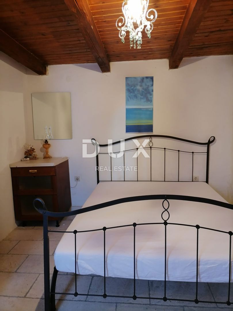 ISOLA DI ŠOLTA - Bellissima casa in pietra con vista mare