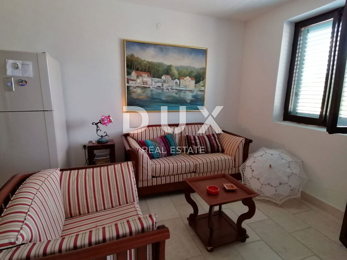 ISOLA DI ŠOLTA - Bellissima casa in pietra con vista mare