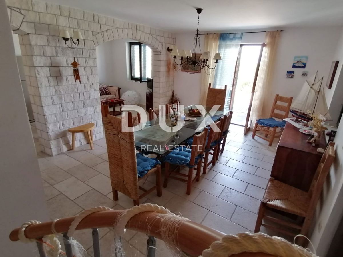 ISOLA DI ŠOLTA - Bellissima casa in pietra con vista mare