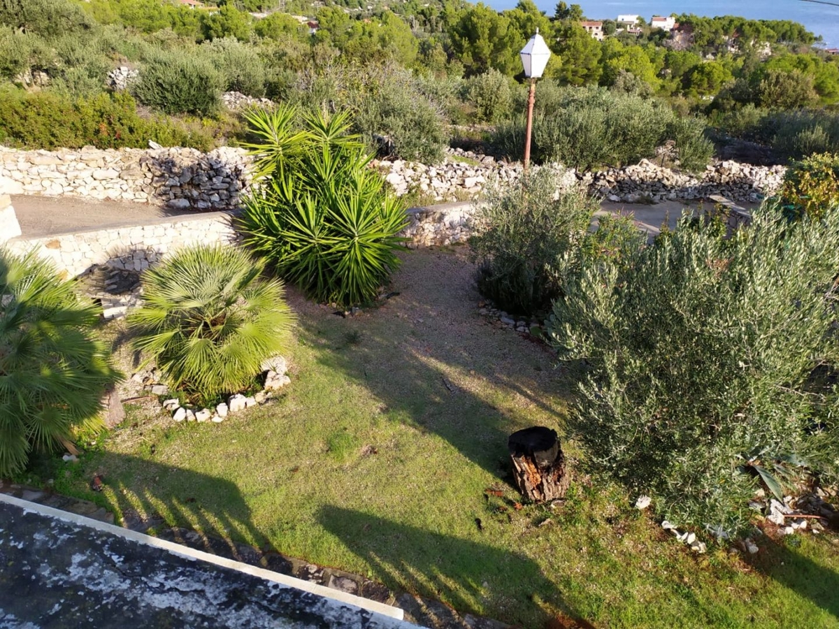 ISOLA DI ŠOLTA - Bellissima casa in pietra con vista mare