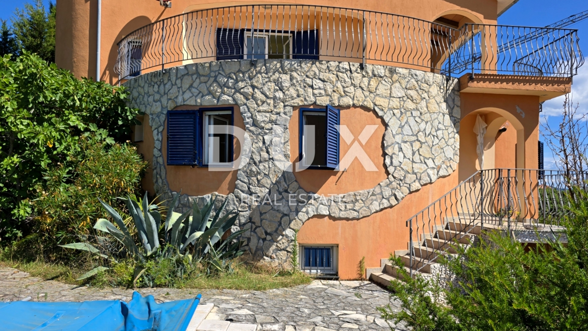 ISTRIA, LABIN - Spaziosa casa con piscina e vista mare
