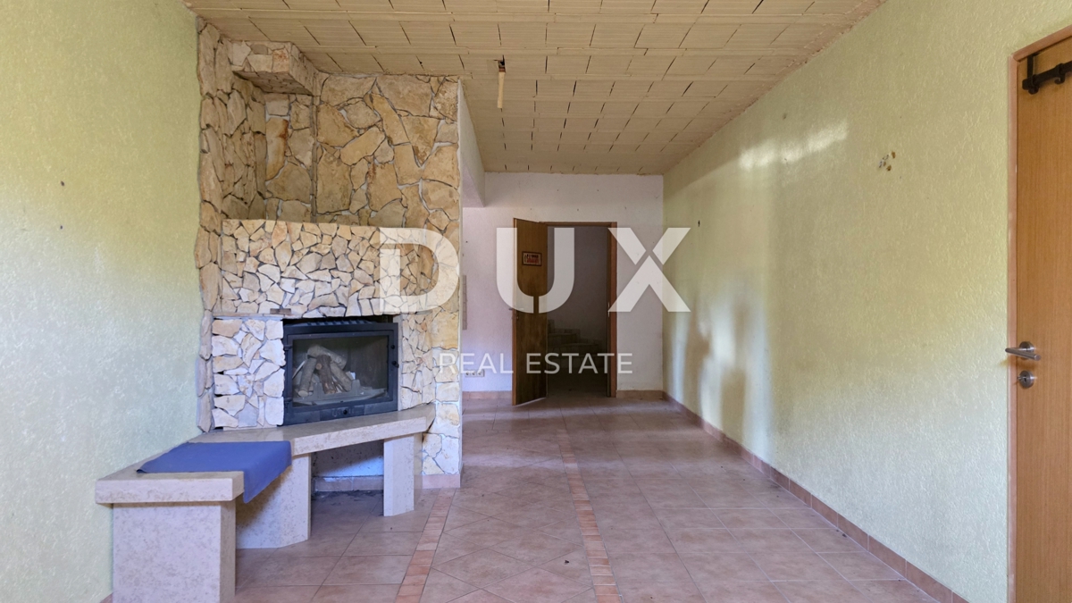 ISTRIA, LABIN - Spaziosa casa con piscina e vista mare