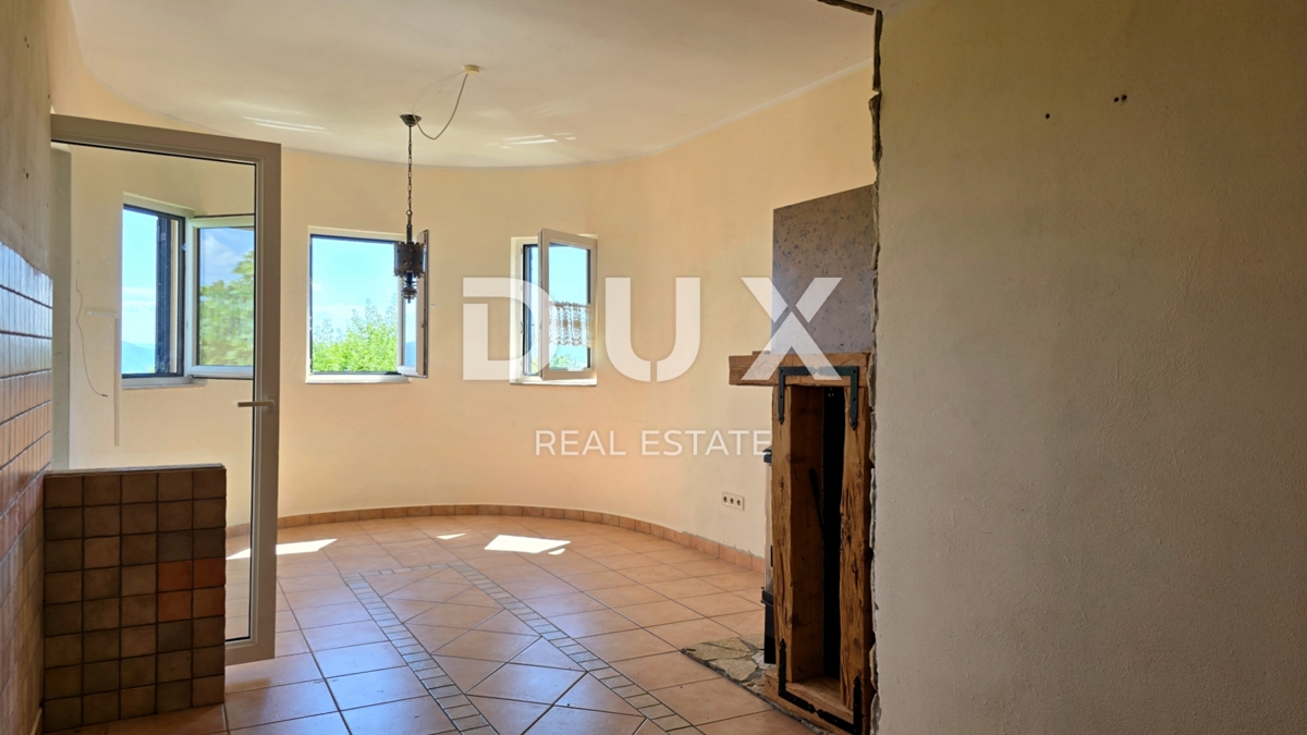 ISTRIA, LABIN - Spaziosa casa con piscina e vista mare