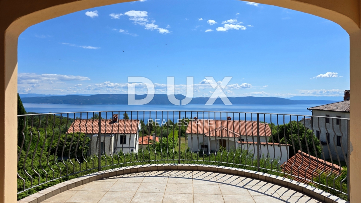 ISTRIA, LABIN - Spaziosa casa con piscina e vista mare