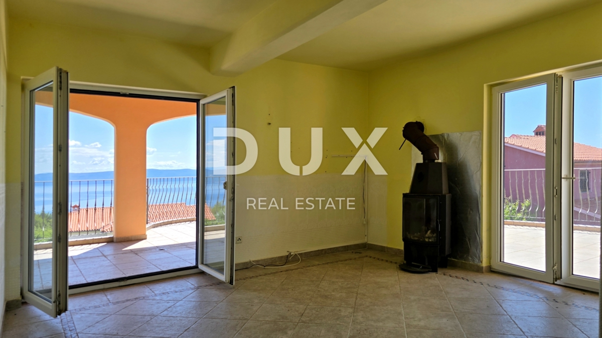 ISTRIA, LABIN - Spaziosa casa con piscina e vista mare