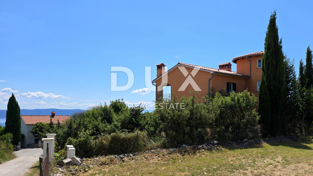 ISTRIA, LABIN - Spaziosa casa con piscina e vista mare