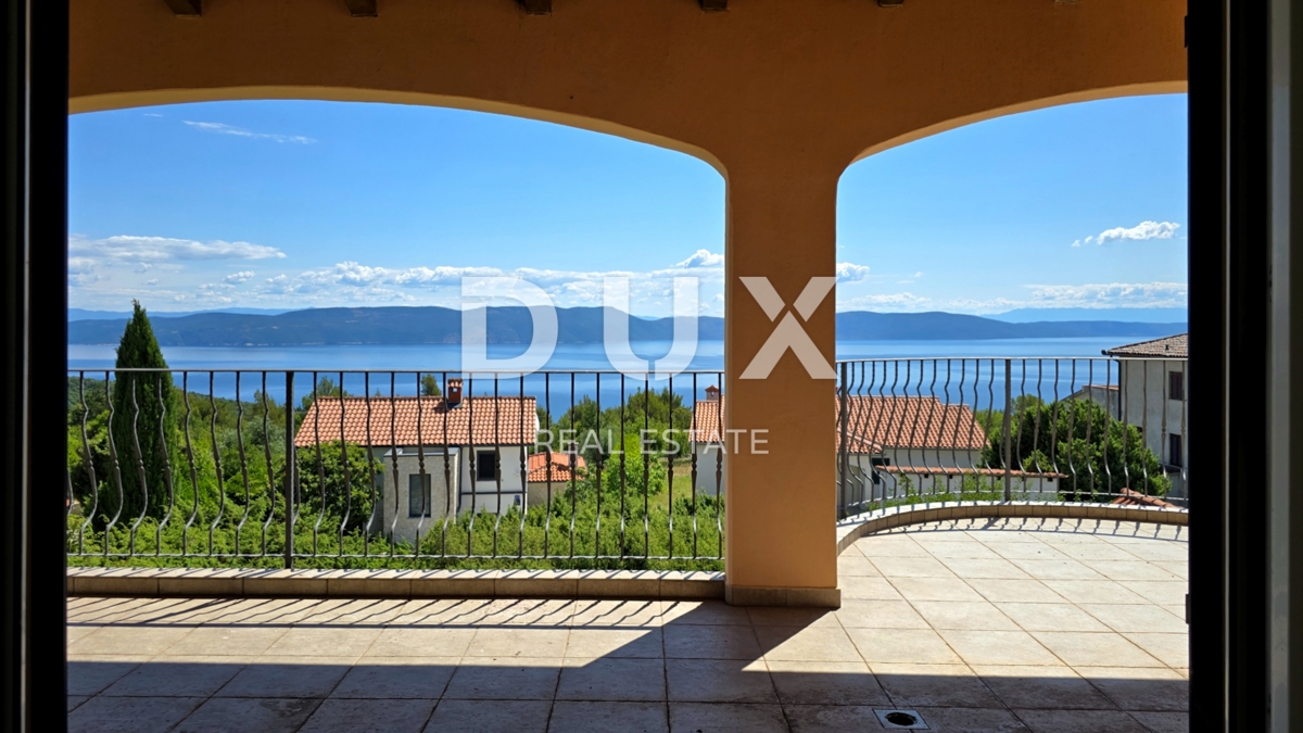 ISTRIA, LABIN - Spaziosa casa con piscina e vista mare