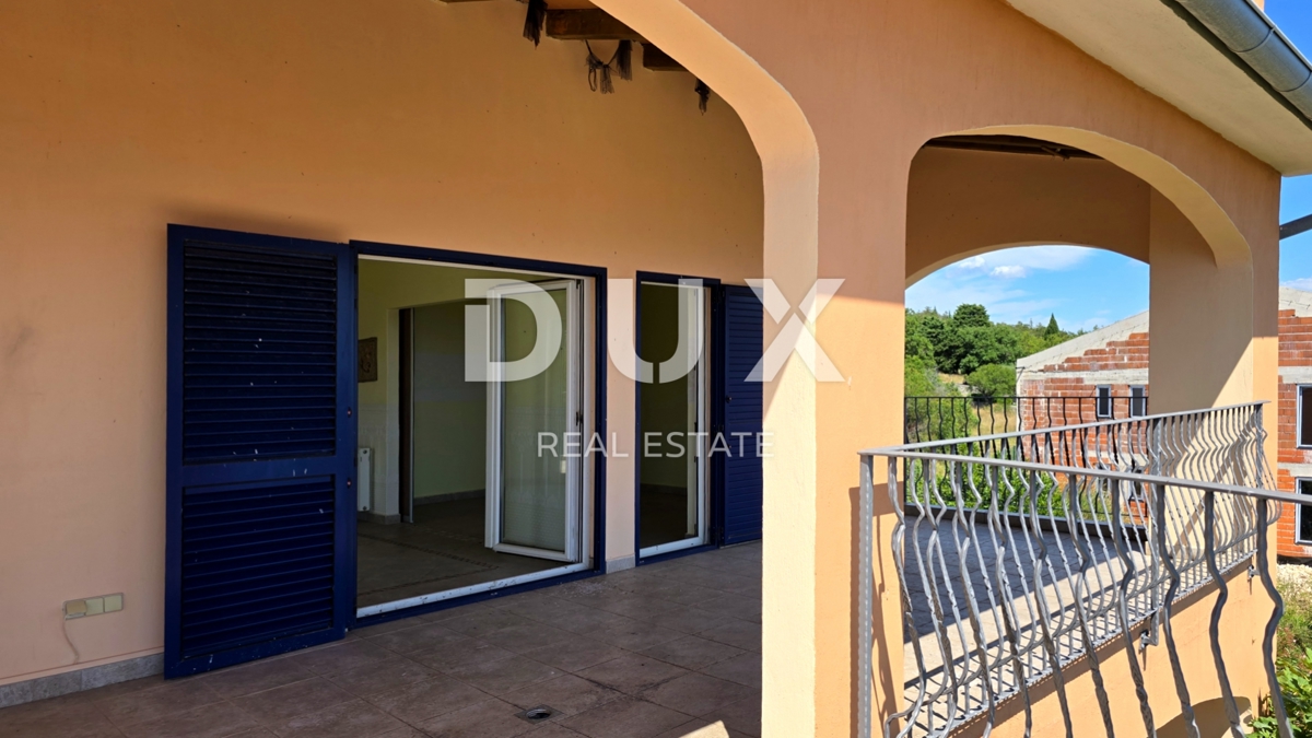 ISTRIA, LABIN - Spaziosa casa con piscina e vista mare