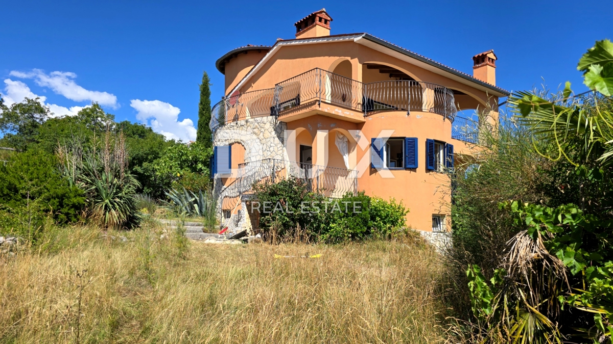 ISTRIA, LABIN - Spaziosa casa con piscina e vista mare