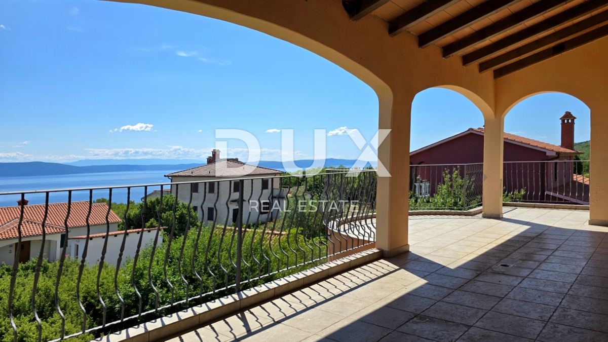 ISTRIA, LABIN - Spaziosa casa con piscina e vista mare