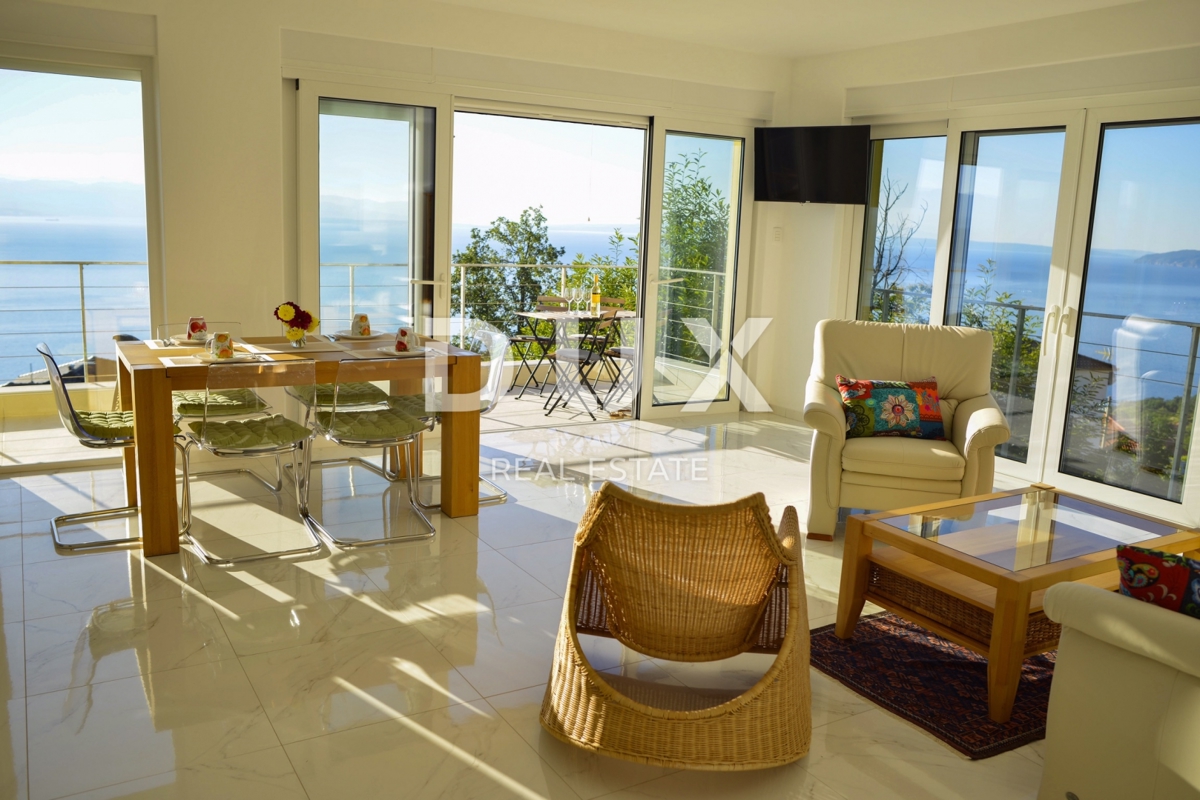 ABBAZIA, LOVRAN - villa 387m2 con vista panoramica sul mare e piscina + area 1200m2