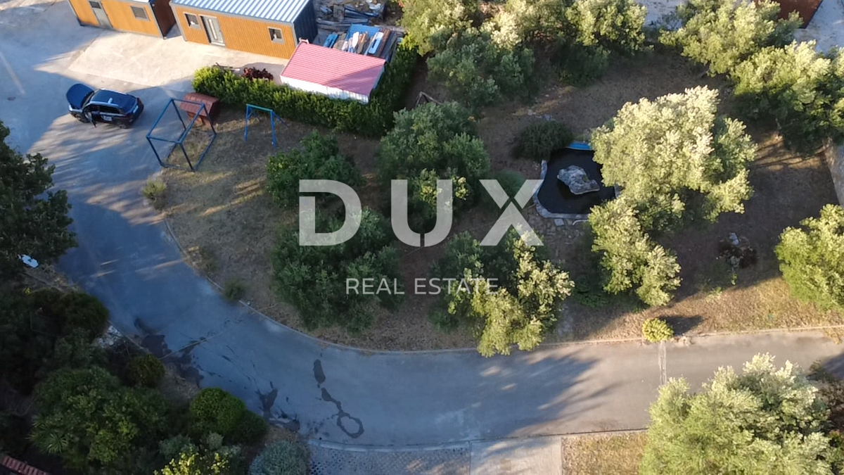 ZADAR, MURVICA - Casa su terreno edificabile 1680m² - Posizione ottimale!