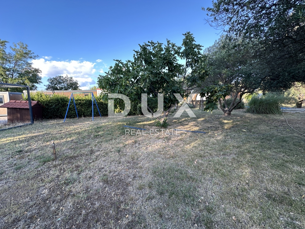 ZADAR, MURVICA - Casa su terreno edificabile 1680m² - Posizione ottimale!