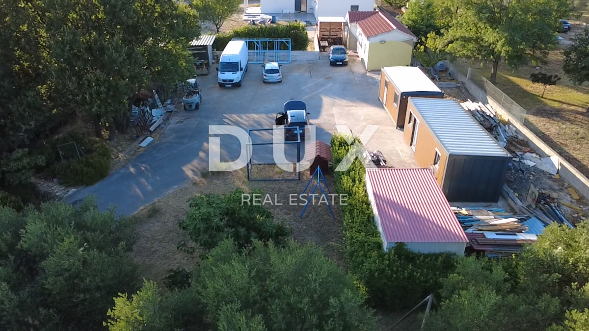 ZADAR, MURVICA - Casa su terreno edificabile 1680m² - Posizione ottimale!