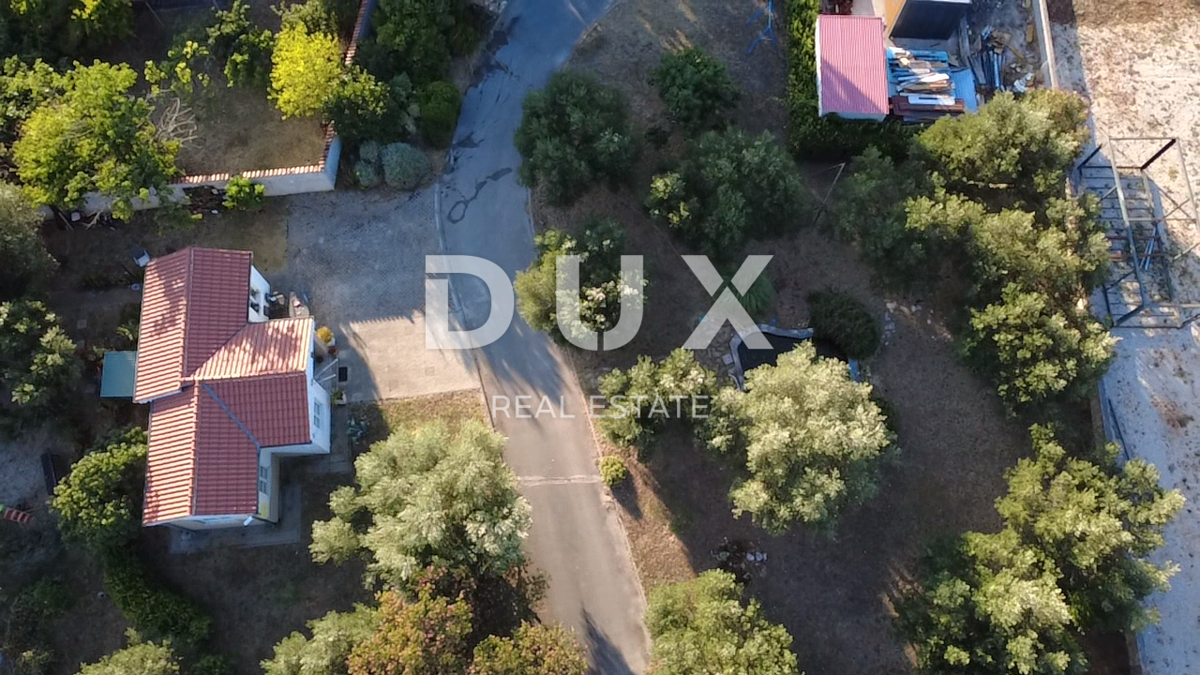 ZADAR, MURVICA - Casa su terreno edificabile 1680m² - Posizione ottimale!