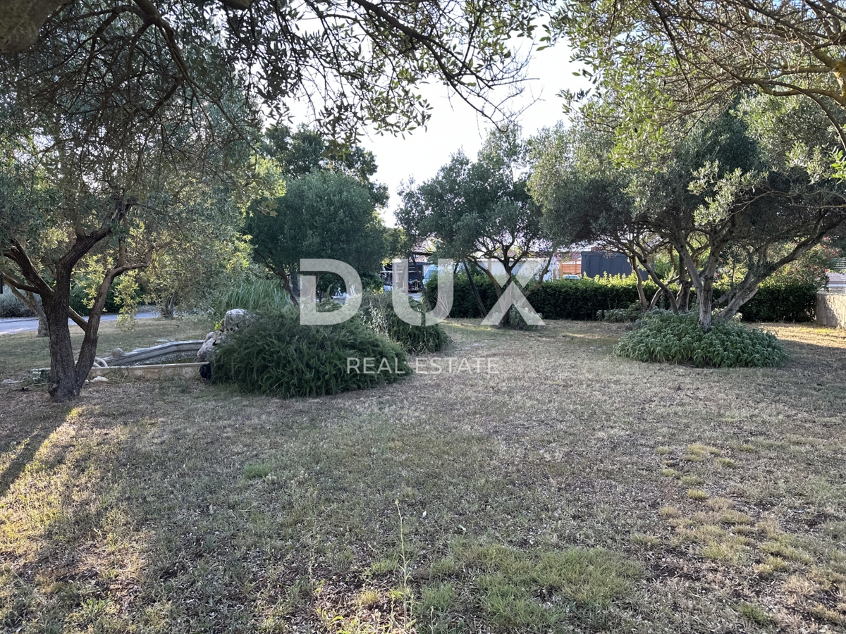 ZADAR, MURVICA - Casa su terreno edificabile 1680m² - Posizione ottimale!