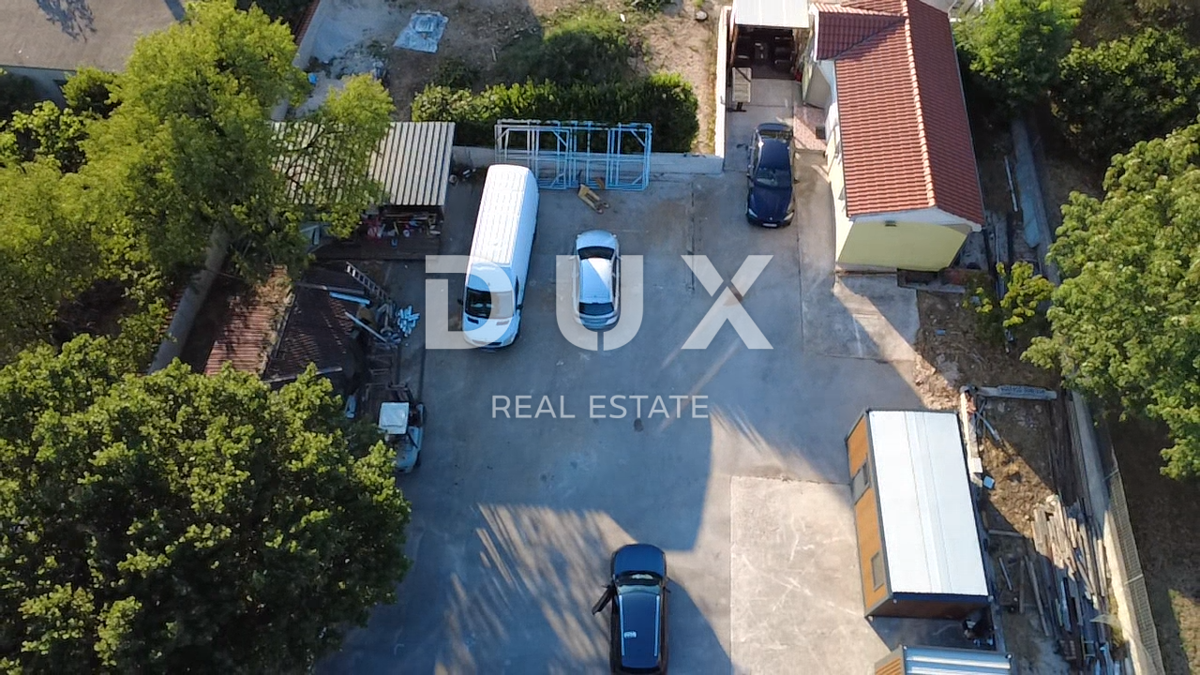 ZADAR, MURVICA - Casa su terreno edificabile 1680m² - Posizione ottimale!