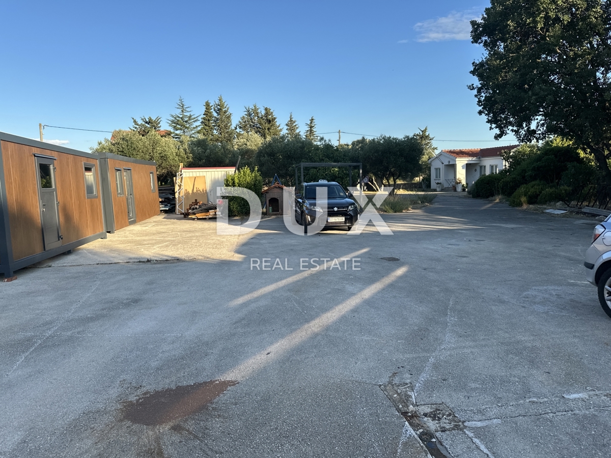 ZADAR, MURVICA - Casa su terreno edificabile 1680m² - Posizione ottimale!