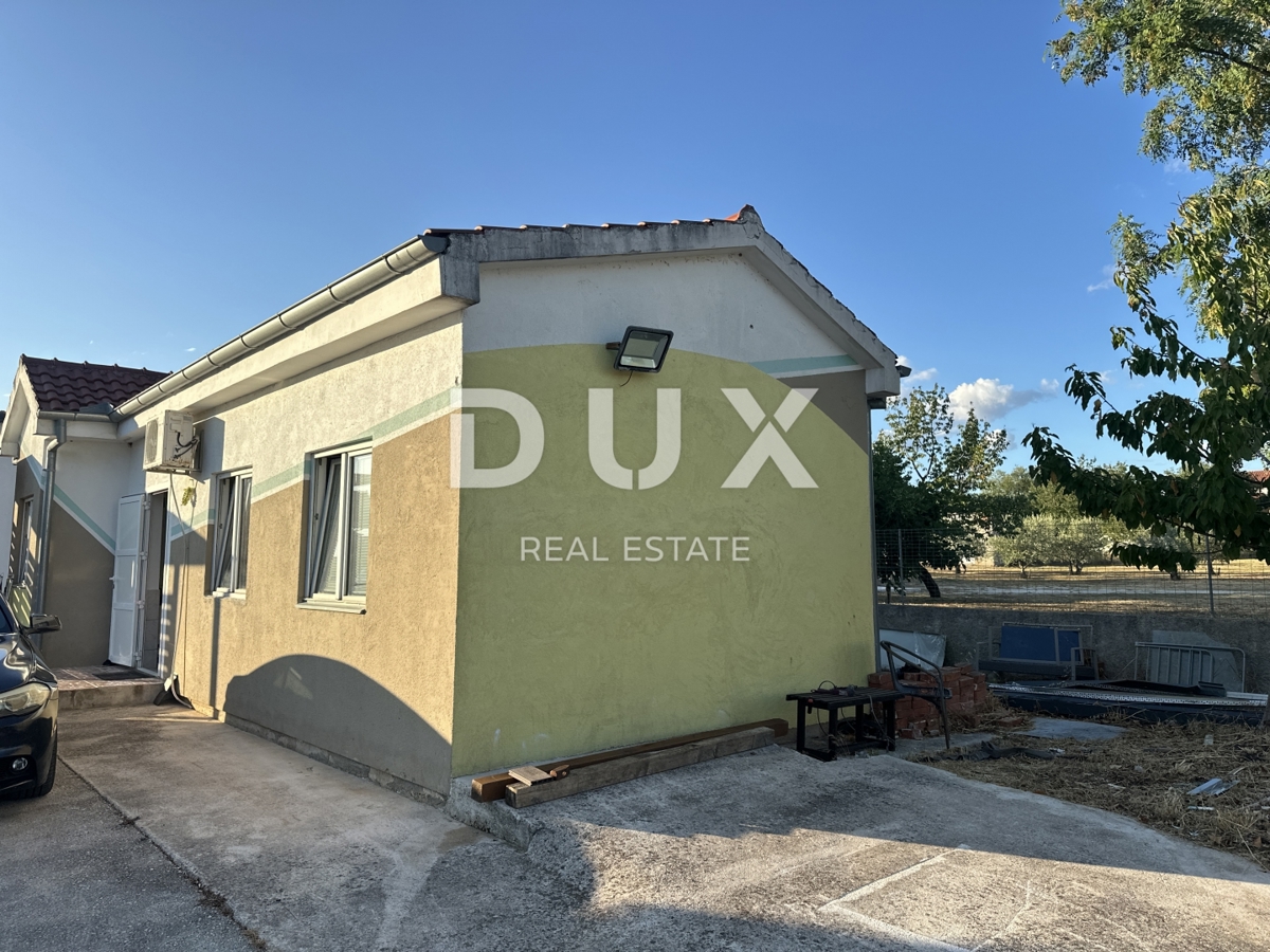 ZADAR, MURVICA - Casa su terreno edificabile 1680m² - Posizione ottimale!