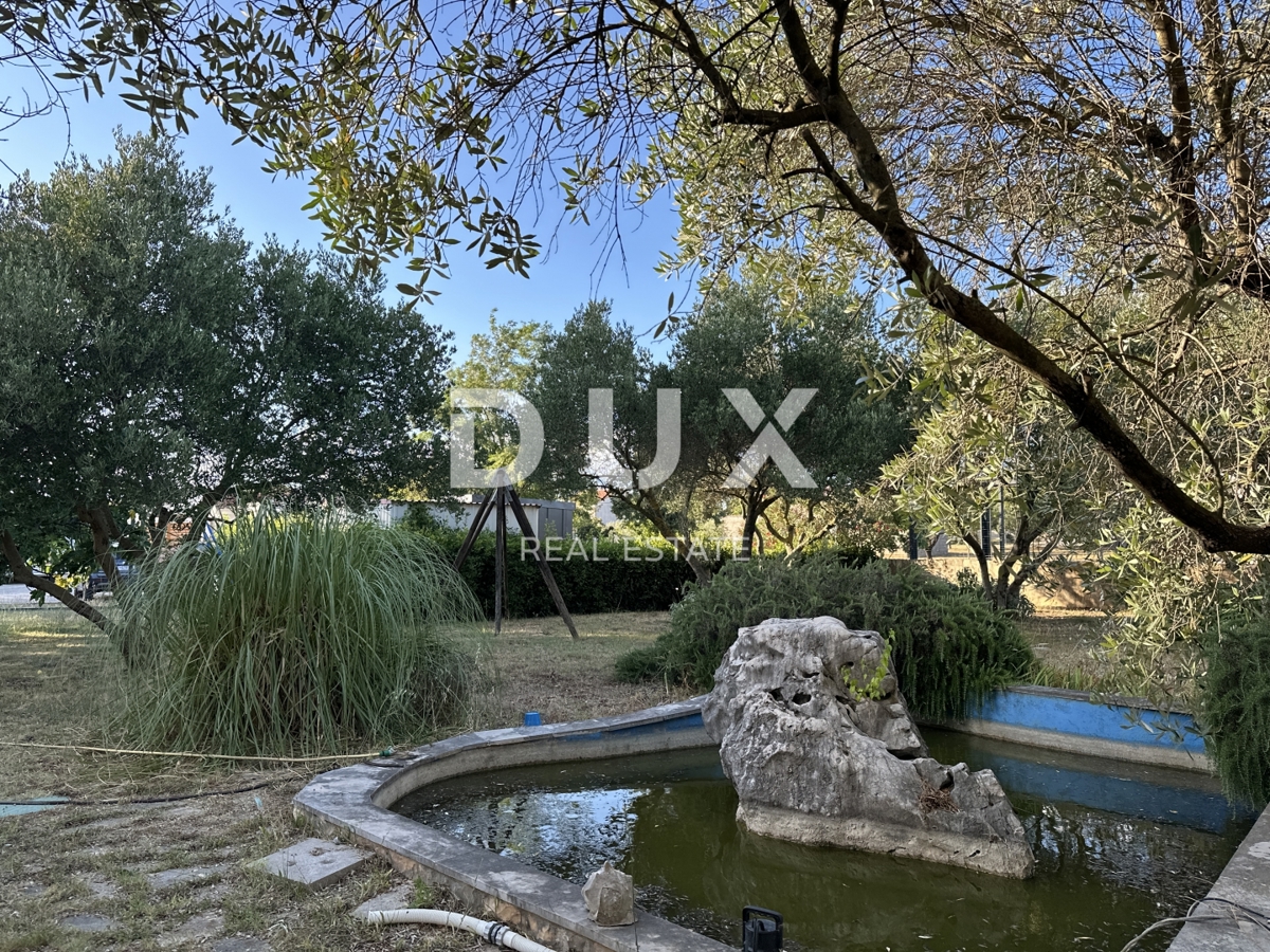 ZADAR, MURVICA - Casa su terreno edificabile 1680m² - Posizione ottimale!