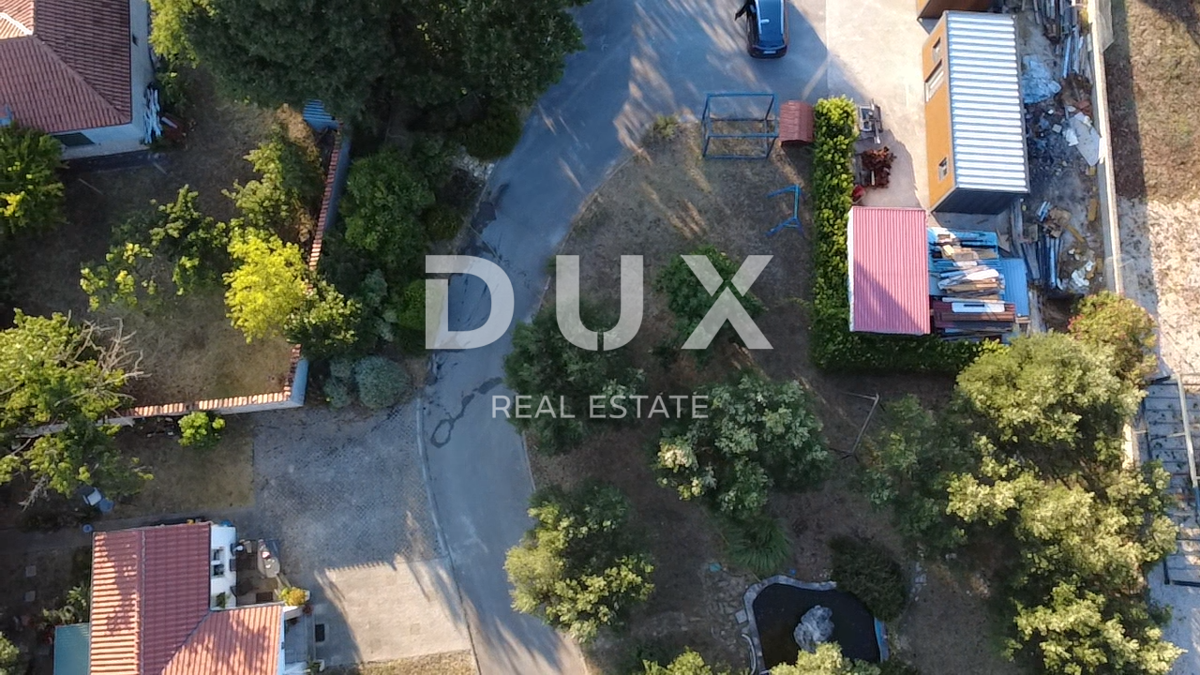 ZADAR, MURVICA - Casa su terreno edificabile 1680m² - Posizione ottimale!