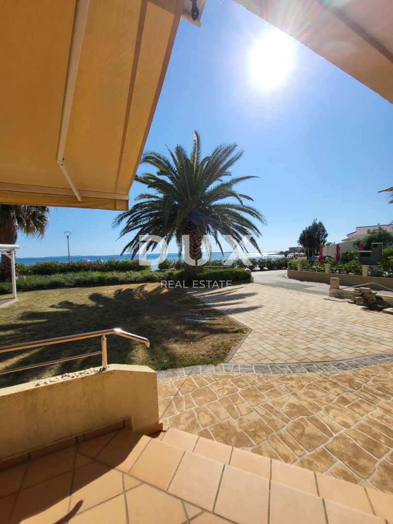 PRIVLAKA, ZARA - OCCASIONE ESCLUSIVA - Appartamento in prima fila sul mare!