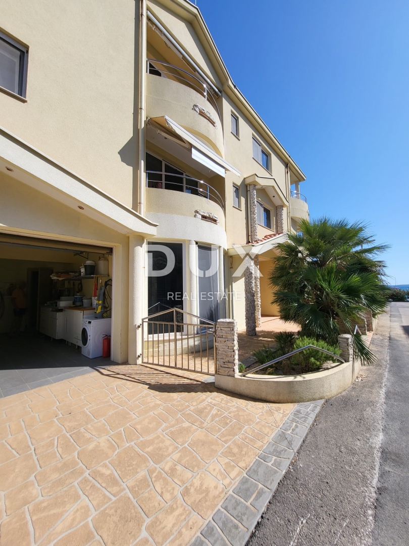 PRIVLAKA, ZARA - OCCASIONE ESCLUSIVA - Appartamento in prima fila sul mare!