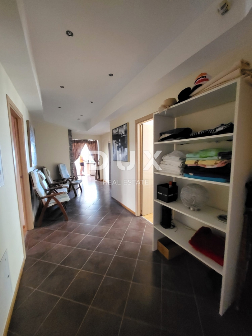PRIVLAKA, ZARA - OCCASIONE ESCLUSIVA - Appartamento in prima fila sul mare!
