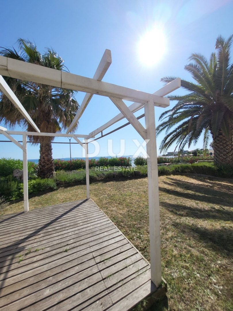 PRIVLAKA, ZARA - OCCASIONE ESCLUSIVA - Appartamento in prima fila sul mare!