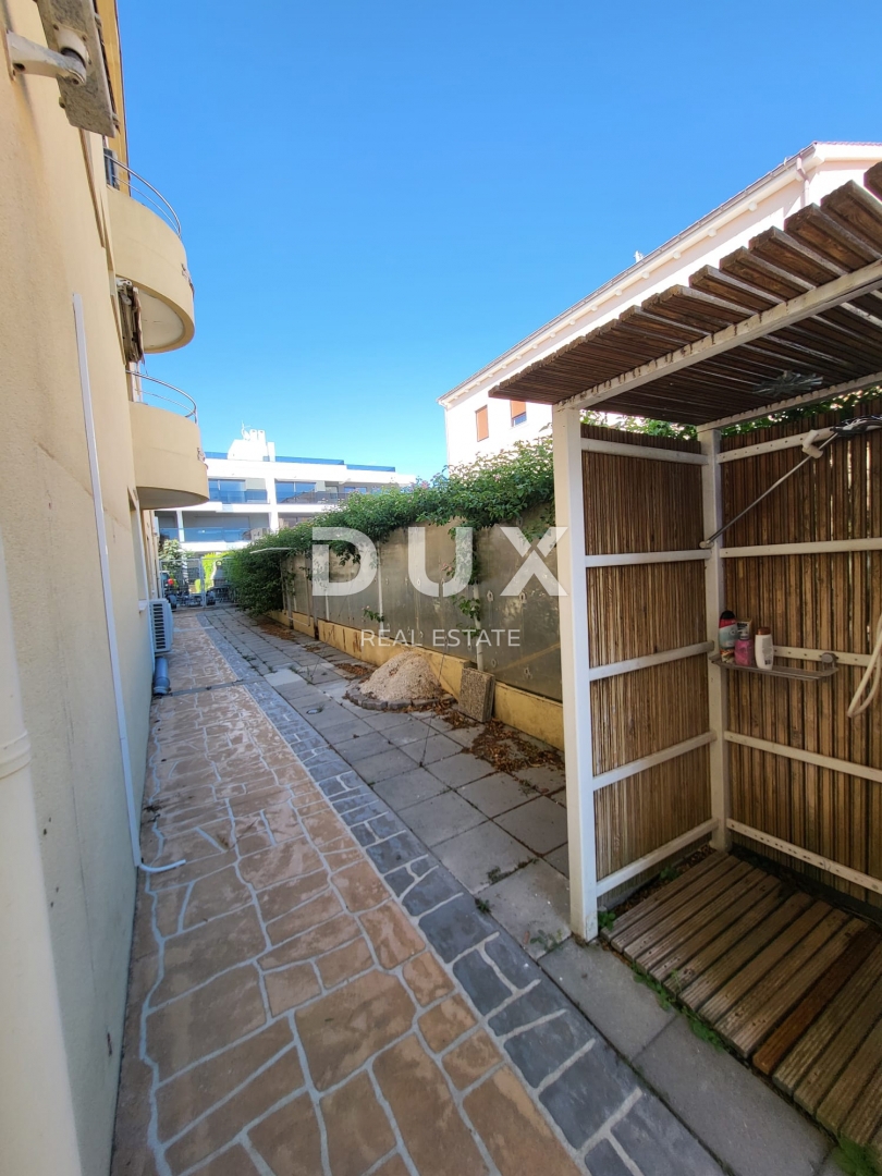 PRIVLAKA, ZARA - OCCASIONE ESCLUSIVA - Appartamento in prima fila sul mare!