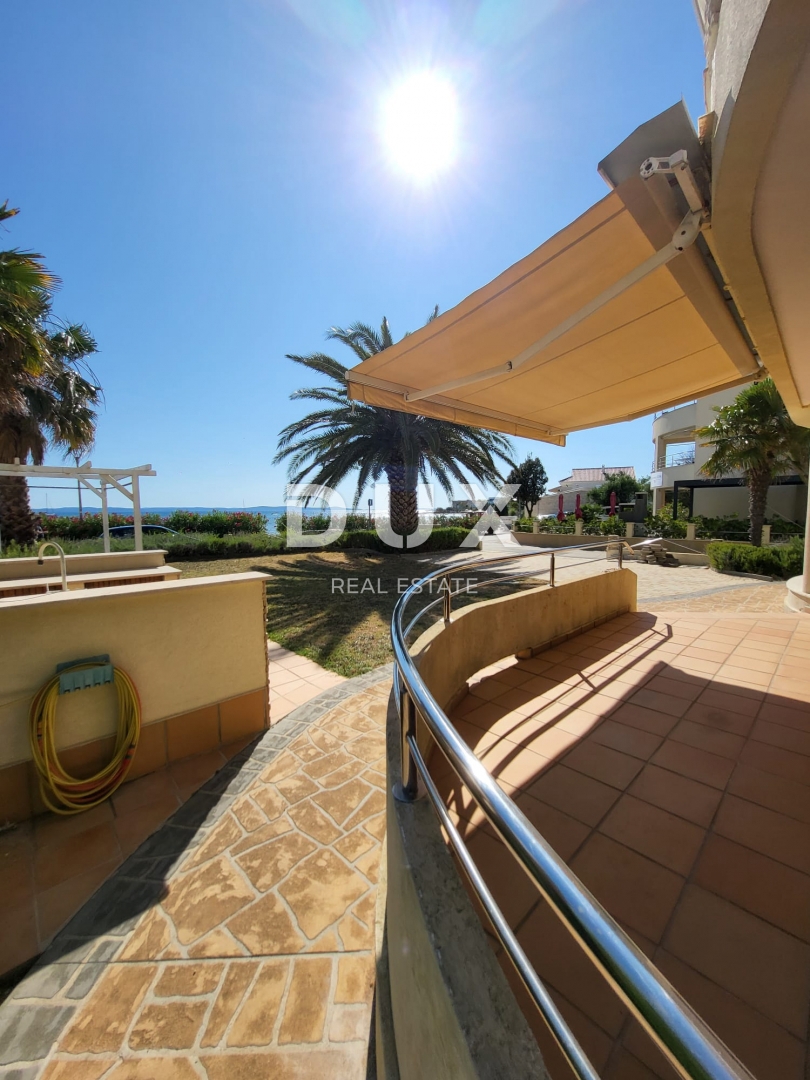 PRIVLAKA, ZARA - OCCASIONE ESCLUSIVA - Appartamento in prima fila sul mare!