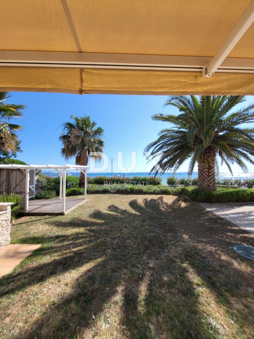 PRIVLAKA, ZARA - OCCASIONE ESCLUSIVA - Appartamento in prima fila sul mare!