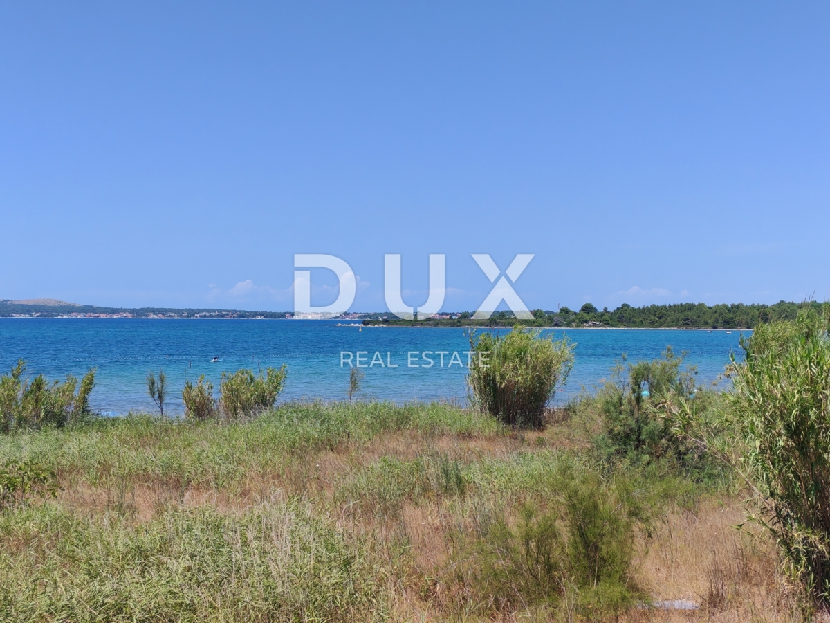 ZADAR, PRIVLAKA - Nuovo edificio a 50 metri dalla spiaggia sabbiosa con vista mare! S4