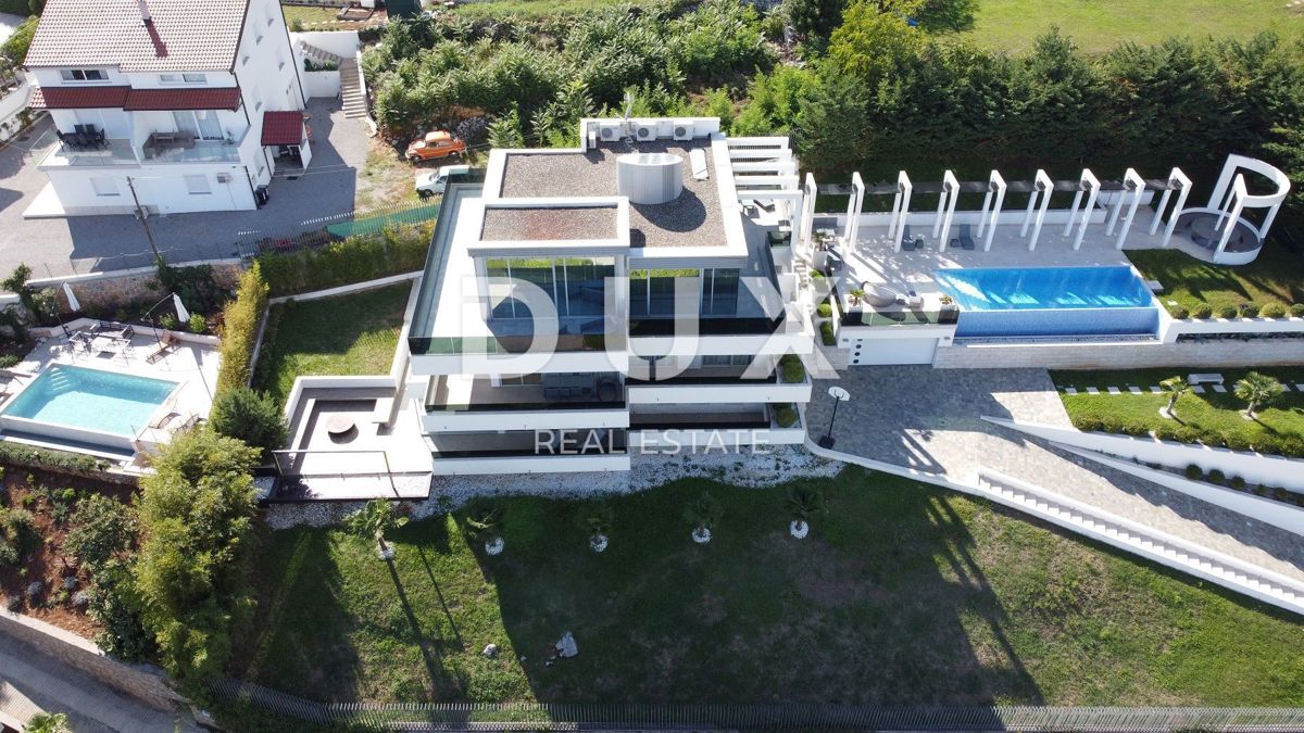 OPATIJA, IČIĆI - Esclusiva villa 600m2 con 2 piscine e vista panoramica sul mare