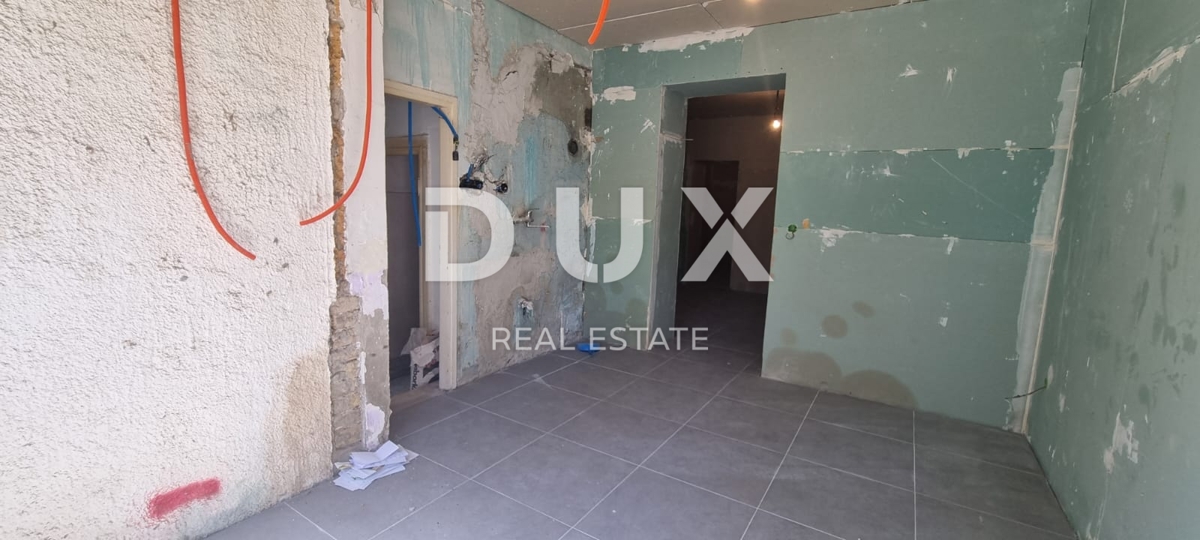 ISTRIA, Pola - Esclusivo! Appartamento da ristrutturare in centro!