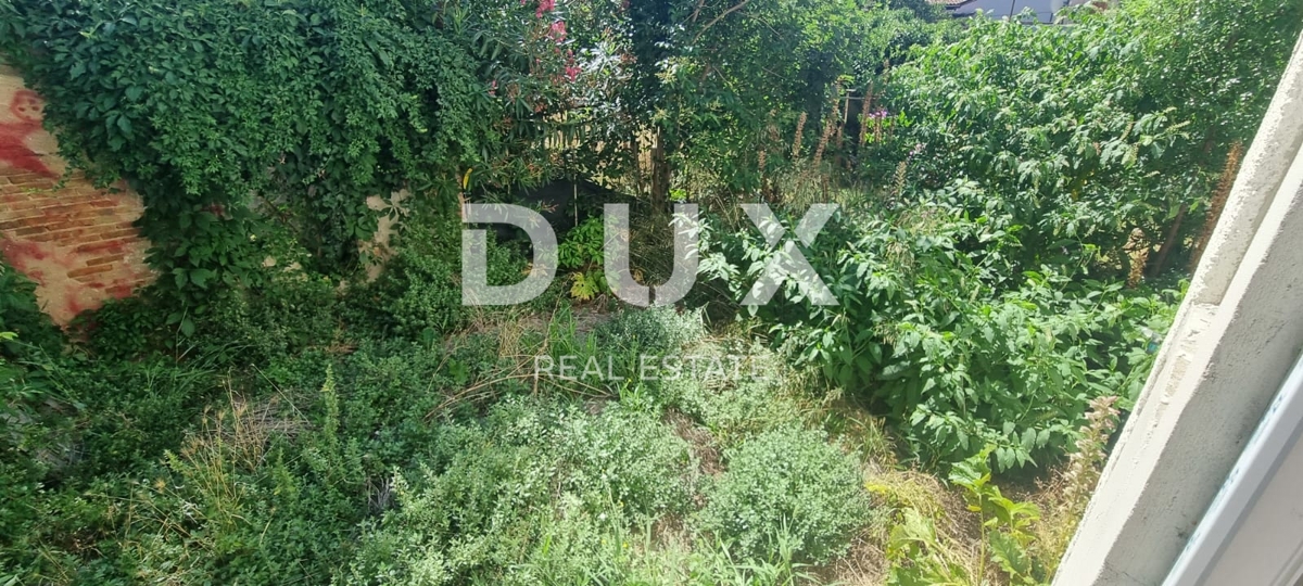 ISTRIA, Pola - Esclusivo! Appartamento da ristrutturare in centro!