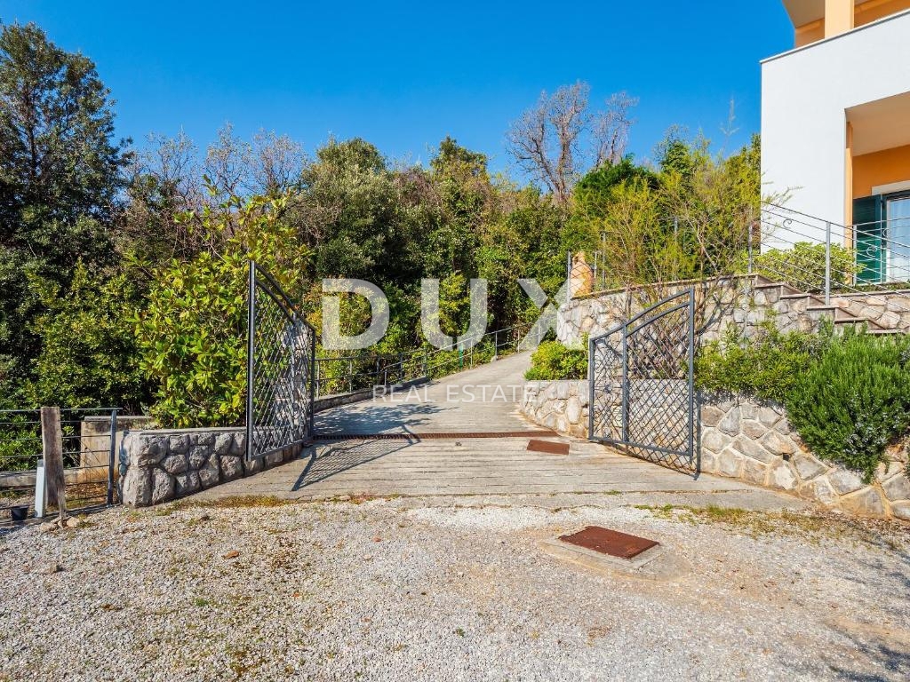 OPATIJA, MOŠĆENIČKA DRAGA - Gioiello d'investimento: Villa isolata, prima fila al mare