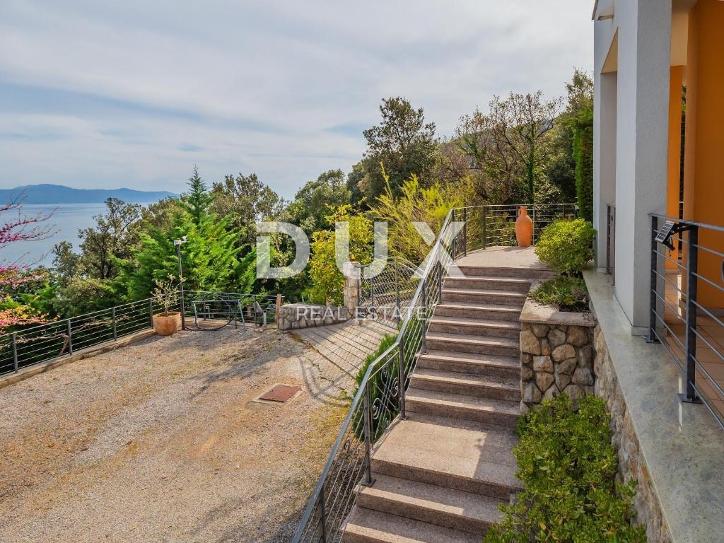 OPATIJA, MOŠĆENIČKA DRAGA - Gioiello d'investimento: Villa isolata, prima fila al mare